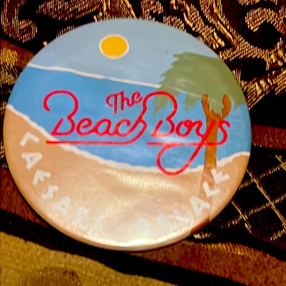 🔥VINTAGE LAS VEGAS  BEACH BOYS CASERS PALACE RESIDENCY PIN COLLECTIBLE